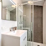 Hotel Lovely In With Bubble Bath 4*