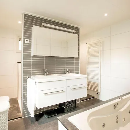 Lovely In With Bubble Bath Ferienhaus