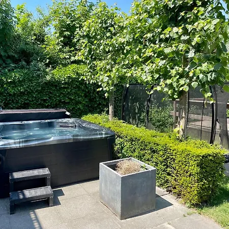 מלון Lovely In With Bubble Bath 4*