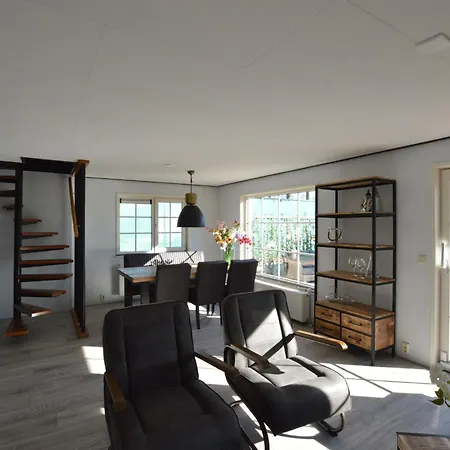 Lovely In With Bubble Bath 4*