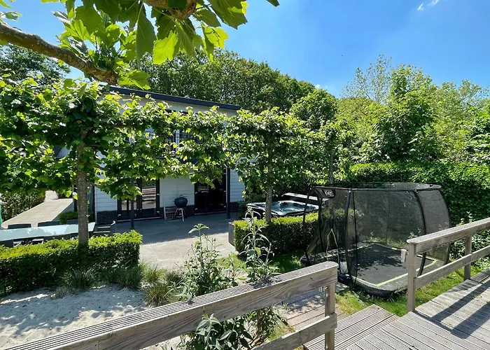 Hotel Lovely In With Bubble Bath 4*