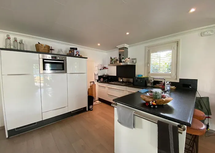 Hotel Lovely In With Bubble Bath 4*