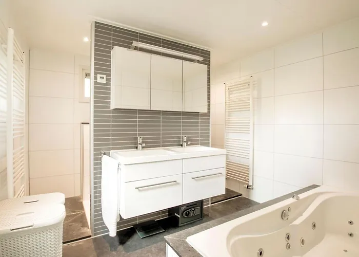 Lovely In With Bubble Bath Hotel