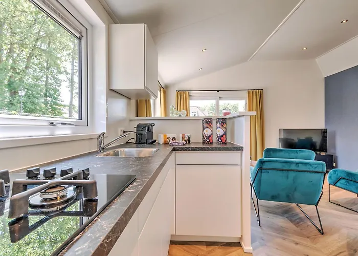 Lovely In With Bubble Bath Hotel 4*