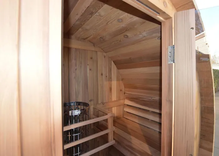 Hotel Lovely In With Bubble Bath