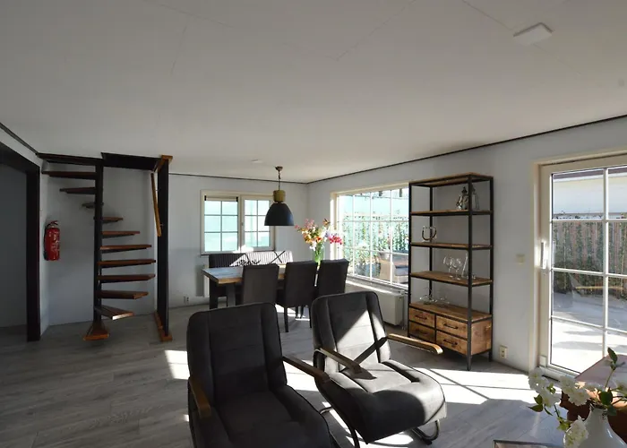 Lovely In With Bubble Bath 4*