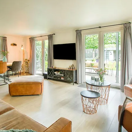 Lovely In With Bubble Bath فندق 4*