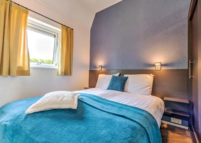 Hotel Lovely In With Bubble Bath