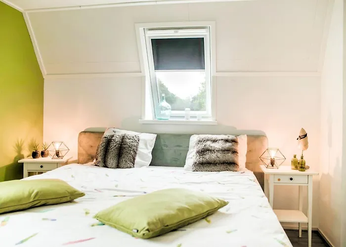 Hotel Lovely In With Bubble Bath