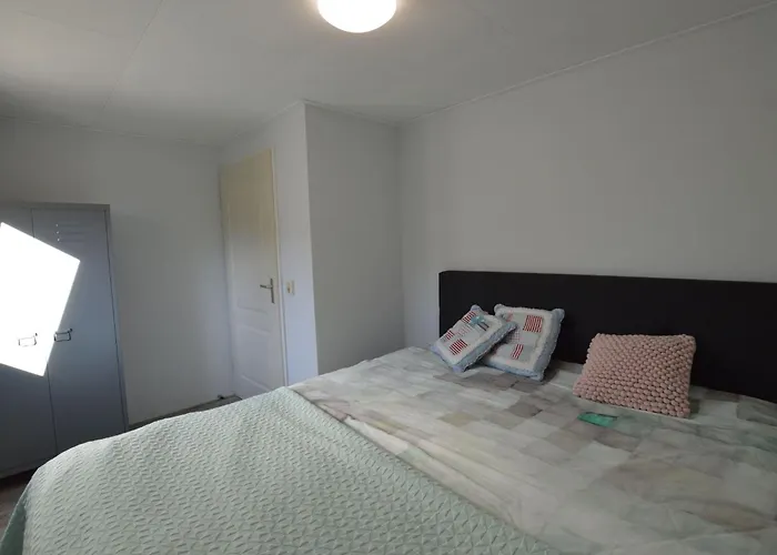 Lovely In With Bubble Bath Hotel 4*